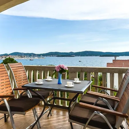 Апартаменты Adria Биоград-на-Мору