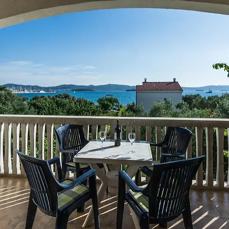 Апартаменты Adria Биоград-на-Мору